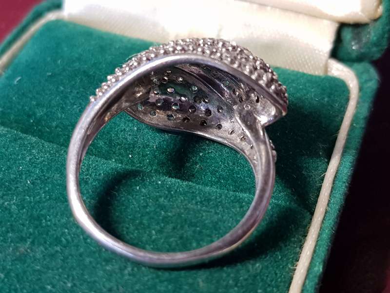 Lovely Genuine Solid Sterling Silver Ring In Perfect Condition - [4,1 g]