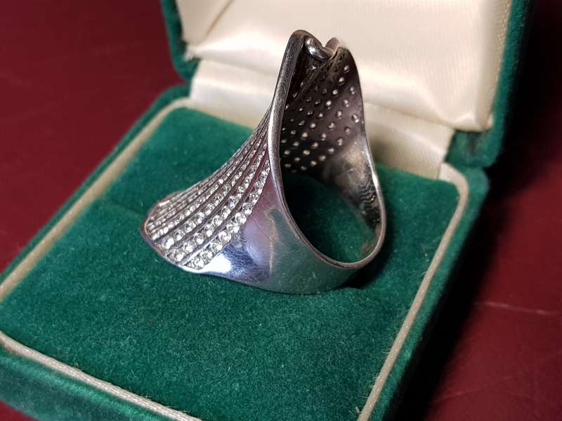 Lovely Genuine Solid Sterling Silver Ring In Perfect Condition - [7,9 g]