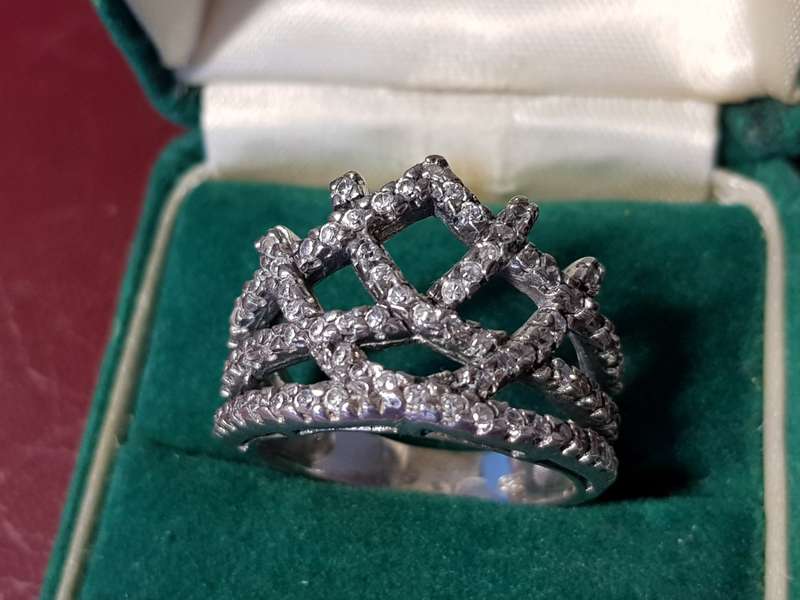 Lovely Genuine Solid Sterling Silver Ring In Excellent Condition - [7,5 g]