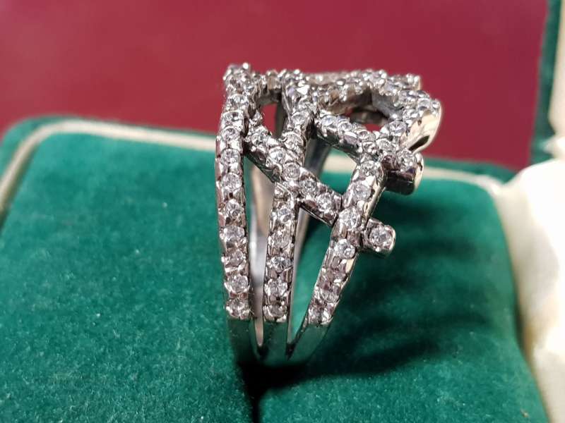 Lovely Genuine Solid Sterling Silver Ring In Excellent Condition - [7,5 g]