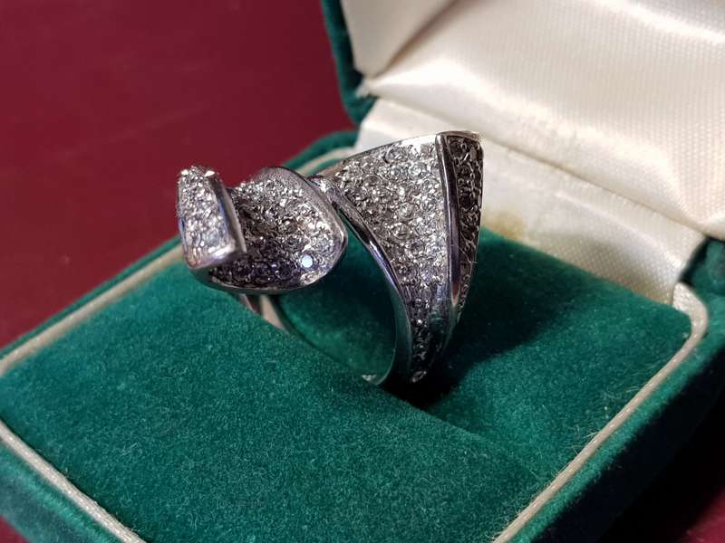 Lovely Genuine Solid Sterling Silver Ring In Perfect Condition - [12 g]
