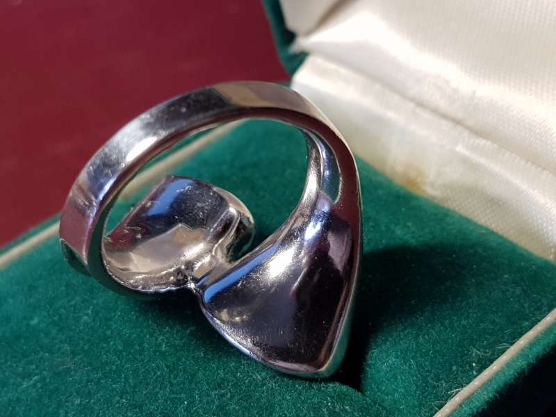 Lovely Genuine Solid Sterling Silver Ring In Perfect Condition - [12 g]
