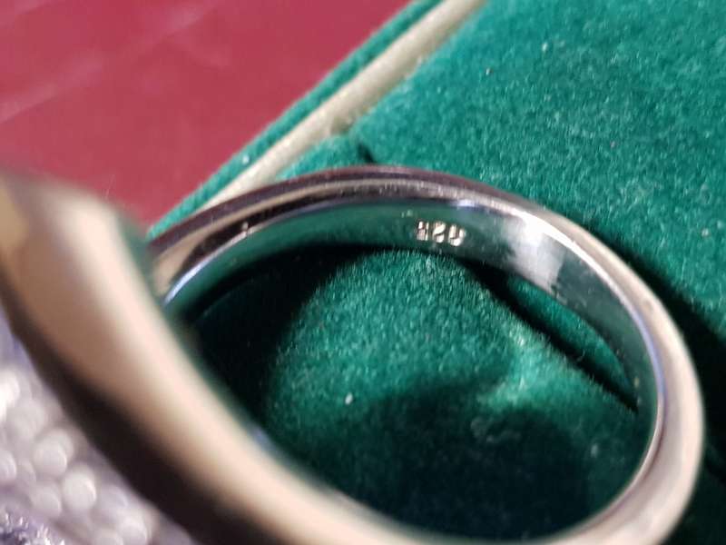 Lovely Genuine Solid Sterling Silver Ring In Perfect Condition - [12 g]