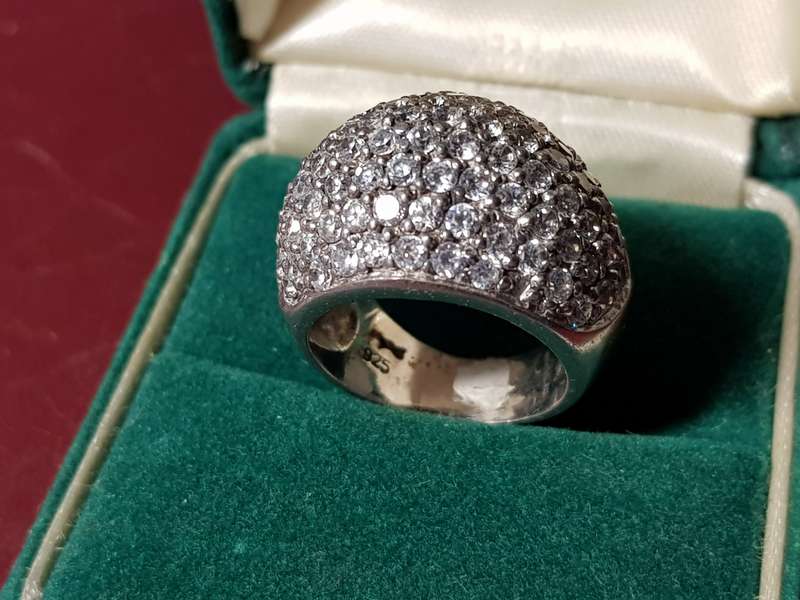 Lovely Genuine Solid Sterling Silver Ring In Perfect Condition - [11 g]