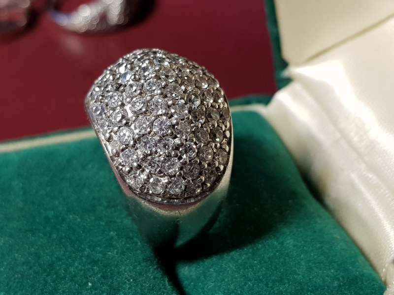 Lovely Genuine Solid Sterling Silver Ring In Perfect Condition - [11 g]