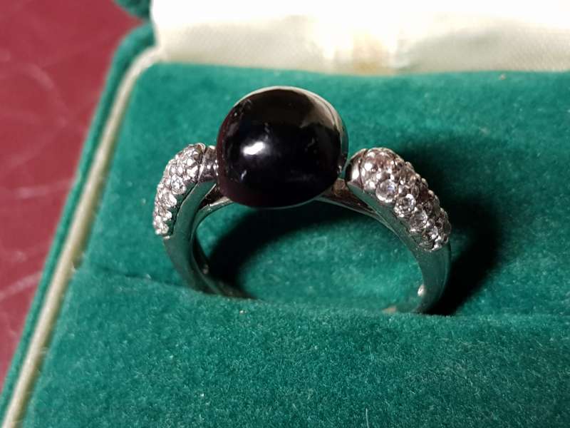Lovely Genuine Solid Sterling Silver Ring In Perfect Condition - [3,7 g]