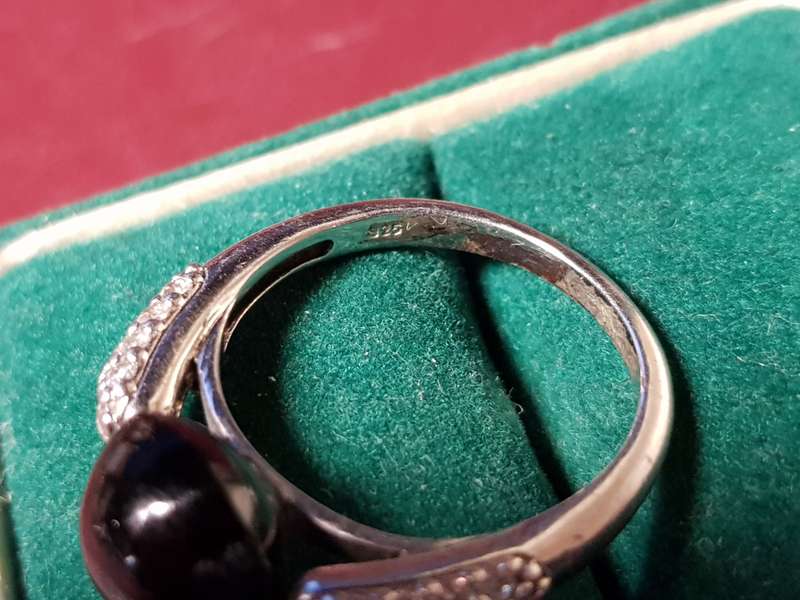 Lovely Genuine Solid Sterling Silver Ring In Perfect Condition - [3,7 g]