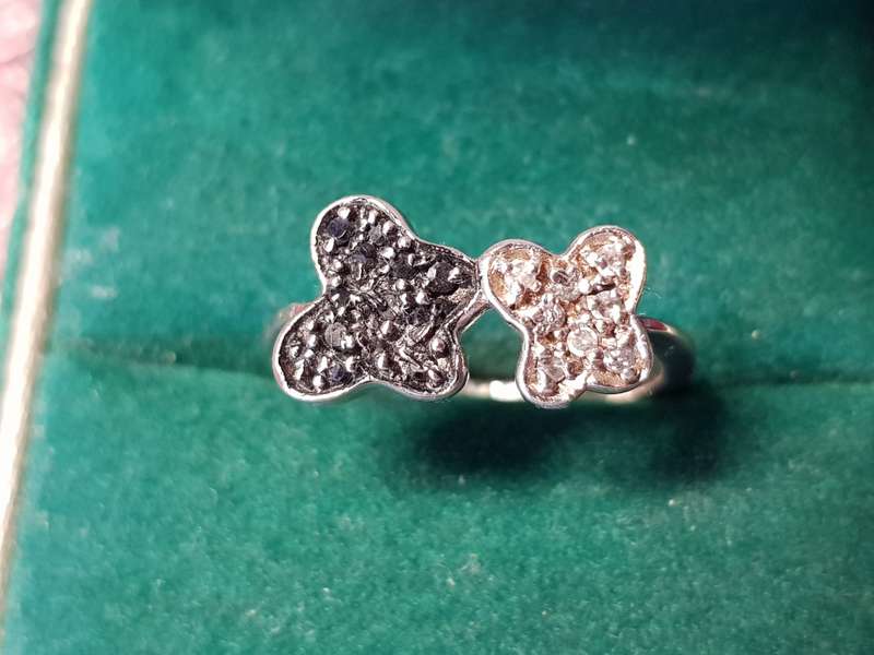 Lovely Genuine Solid Sterling Silver Ring In Excellent Condition - [2,6 g]