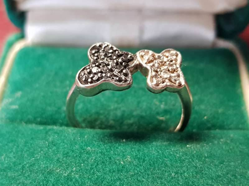 Lovely Genuine Solid Sterling Silver Ring In Excellent Condition - [2,6 g]