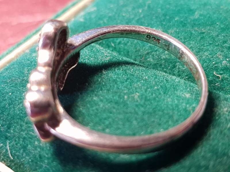 Lovely Genuine Solid Sterling Silver Ring In Excellent Condition - [2,6 g]