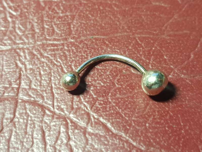 Lovely Genuine Solid Sterling Silver Nose/Lip Stud in Very Good Condition - [1,55 g]