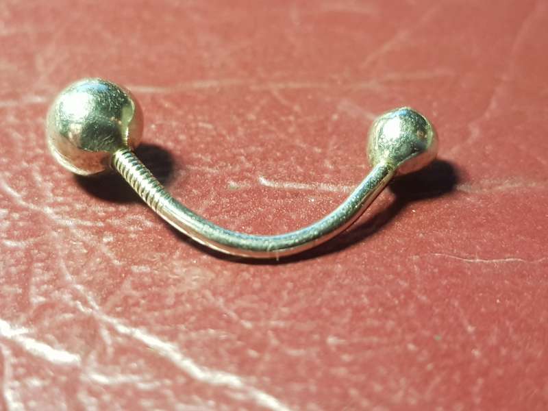 Lovely Genuine Solid Sterling Silver Nose/Lip Stud in Very Good Condition - [1,55 g]