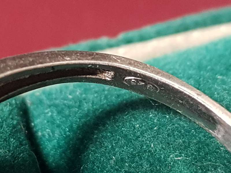 Lovely Genuine Solid Sterling Silver Ring In Very Good Condition - [2 g]