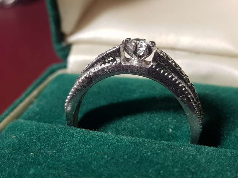 Lovely Genuine Solid Sterling Silver Ring In Very Good Condition - [2,39 g]