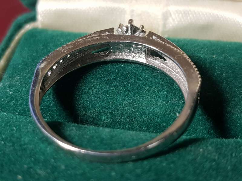 Lovely Genuine Solid Sterling Silver Ring In Very Good Condition - [2,39 g]