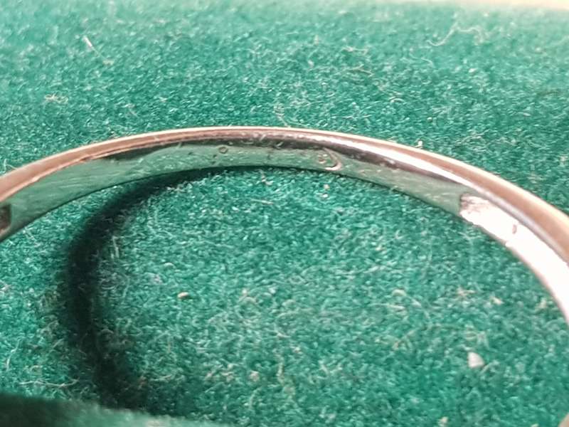 Lovely Genuine Solid Sterling Silver Ring In Very Good Condition - [2,39 g]