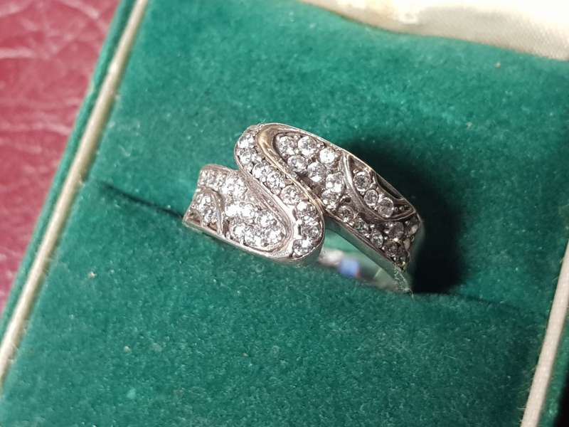 Lovely Genuine Solid Sterling Silver Ring In Excellent Condition - [3,69 g]