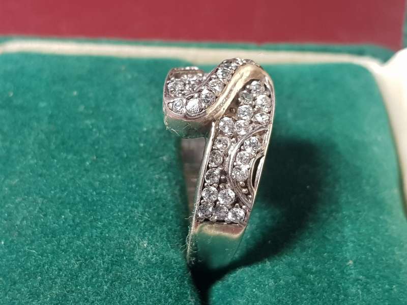 Lovely Genuine Solid Sterling Silver Ring In Excellent Condition - [3,69 g]