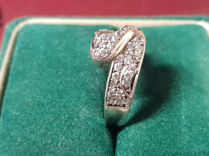 Lovely Genuine Solid Sterling Silver Ring In Excellent Condition - [3,69 g]