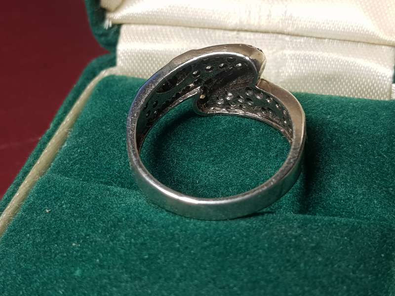 Lovely Genuine Solid Sterling Silver Ring In Excellent Condition - [3,69 g]