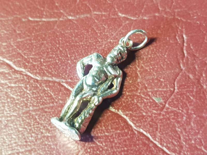 Lovely Genuine Solid Sterling Silver Charm In Perfect Condition - [ Length 27 mm.  4,52 g]