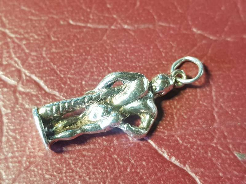 Lovely Genuine Solid Sterling Silver Charm In Perfect Condition - [ Length 27 mm.  4,52 g]