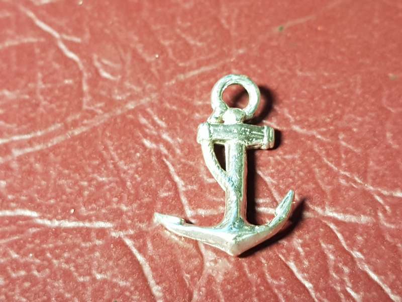 Lovely Genuine Solid Sterling Silver Charm In Perfect Condition - [ Length 17 mm. 1 g]