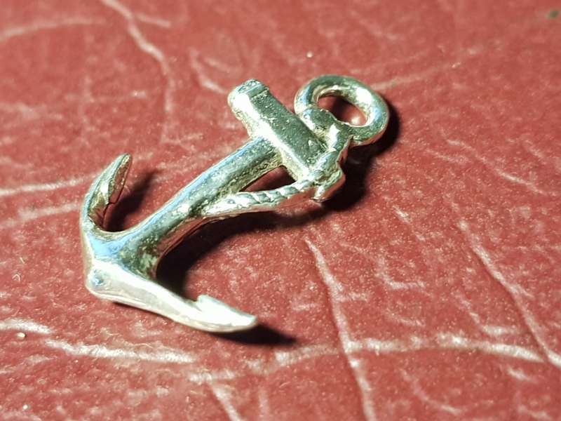 Lovely Genuine Solid Sterling Silver Charm In Perfect Condition - [ Length 17 mm. 1 g]