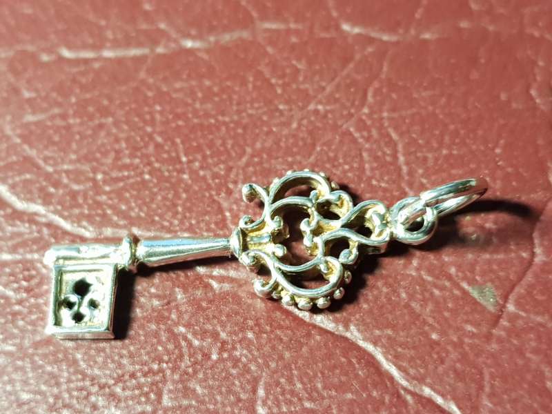 Lovely Genuine Solid Sterling Silver Pendant/Charm In Perfect Condition - [Length 29 mm 1,73 g]