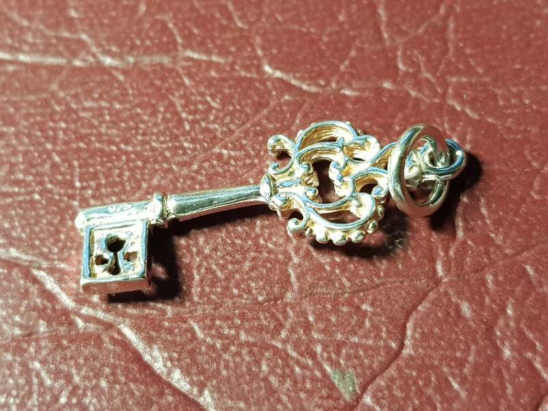 Lovely Genuine Solid Sterling Silver Pendant/Charm In Perfect Condition - [Length 29 mm 1,78 g]