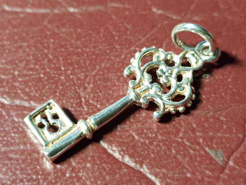 Lovely Genuine Solid Sterling Silver Pendant/Charm In Perfect Condition - [Length 29 mm 1,78 g]