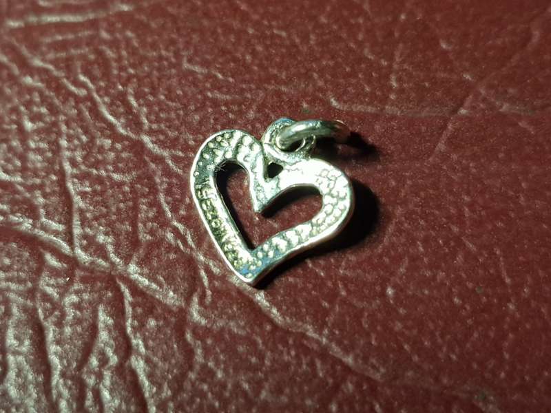 Lovely Genuine Solid Sterling Silver Charm In Excellent Condition - [ Length 1 mm. 0,5 g]