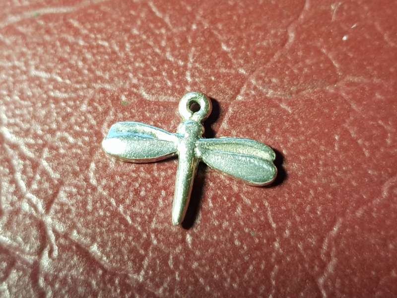 Lovely Genuine Solid Sterling Silver Charm In Very Good Condition - [ Length 15 mm  x 10 mm. 0,7 g]
