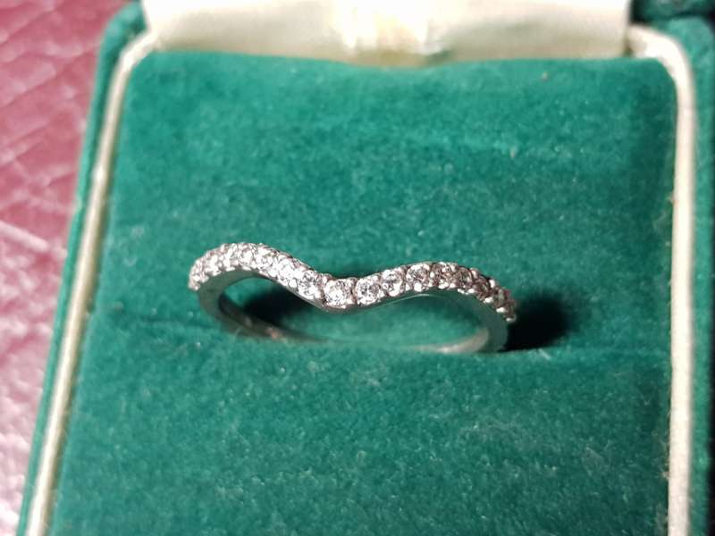 Lovely Genuine Solid Sterling Silver Ring In Very Good Condition - [1,58 g]