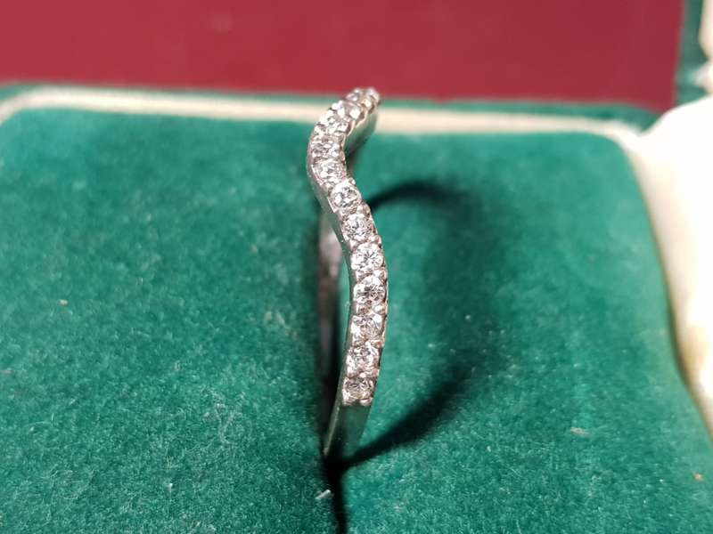Lovely Genuine Solid Sterling Silver Ring In Very Good Condition - [1,58 g]