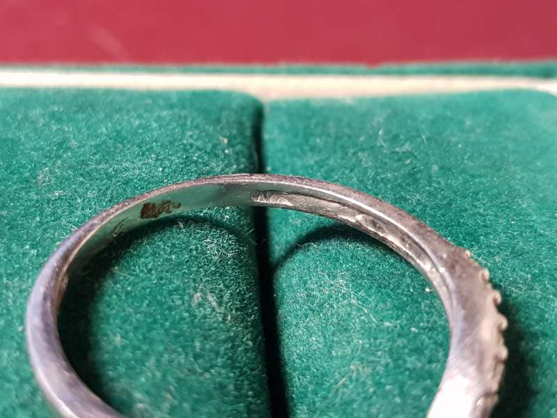 Lovely Genuine Solid Sterling Silver Ring In Very Good Condition - [1,58 g]