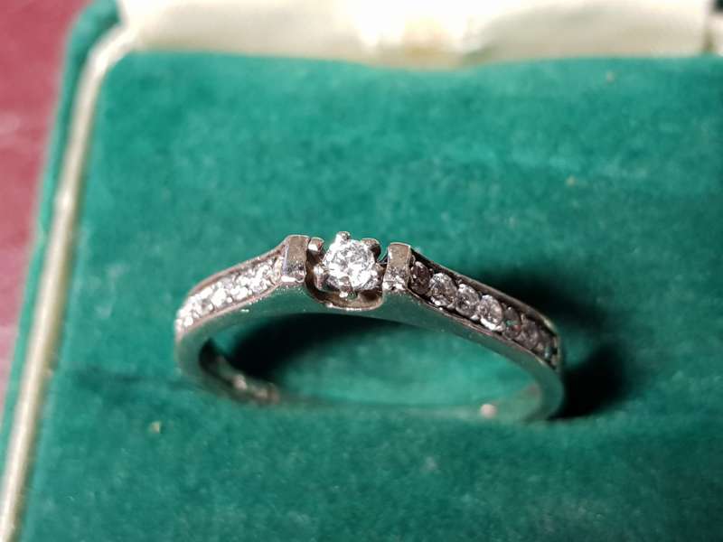 Lovely Genuine Solid Sterling Silver Ring In Excellent Condition - [1,97 g]