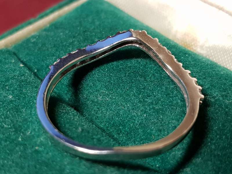 Lovely Genuine Solid Sterling Silver Ring In Excellent Condition - [1,57 g]