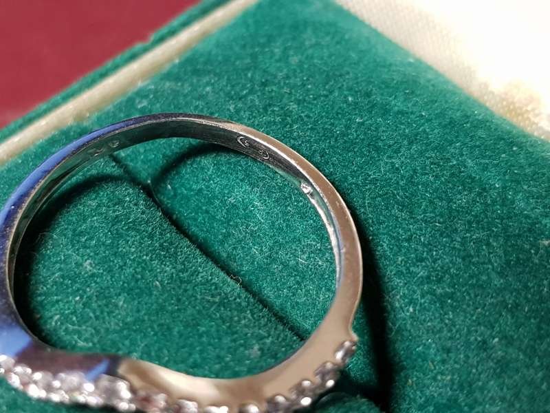 Lovely Genuine Solid Sterling Silver Ring In Excellent Condition - [1,57 g]
