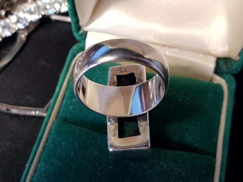 Lovely Genuine Solid Sterling Silver Handmade Ring In Very Good Condition - [11,5 g]