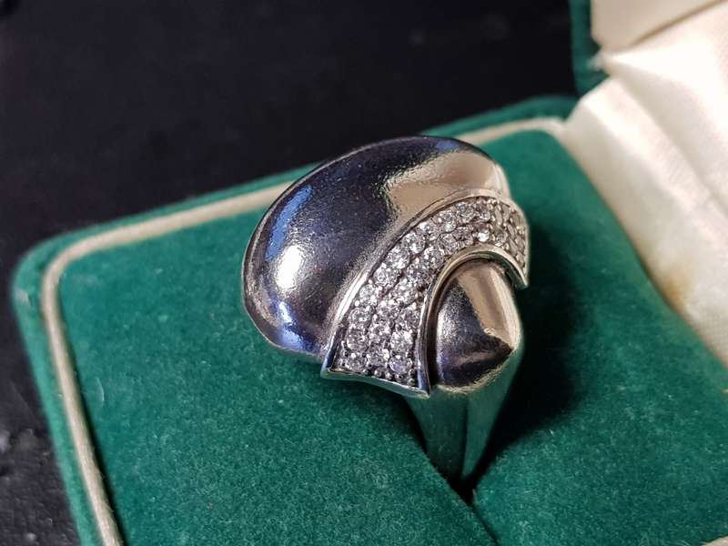 Lovely Genuine Solid Sterling Silver Ring In Excellent Condition - [7,44 g]