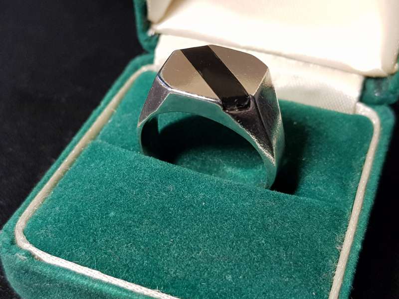 Lovely Genuine Solid Sterling Silver Ring In Very Good Condition - [6,25 g]