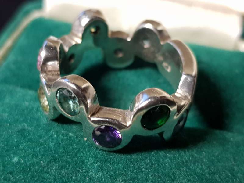 Lovely Genuine Solid Sterling Silver Ring In Very Good Condition - [8 g]