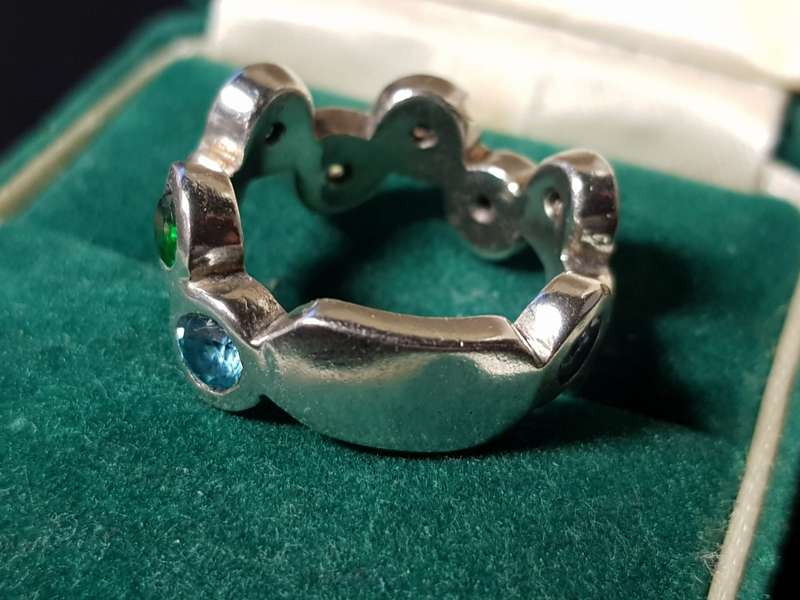 Lovely Genuine Solid Sterling Silver Ring In Very Good Condition - [8 g]