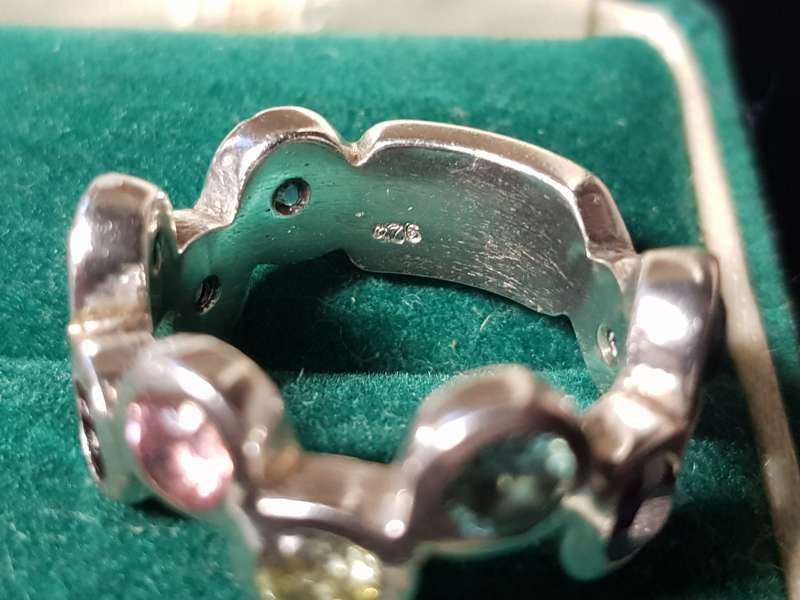 Lovely Genuine Solid Sterling Silver Ring In Very Good Condition - [8 g]