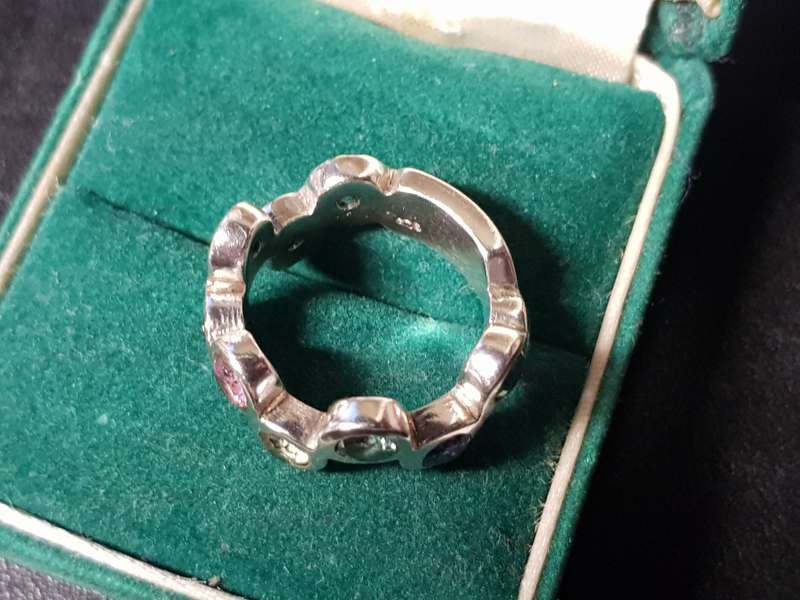 Lovely Genuine Solid Sterling Silver Ring In Very Good Condition - [8 g]