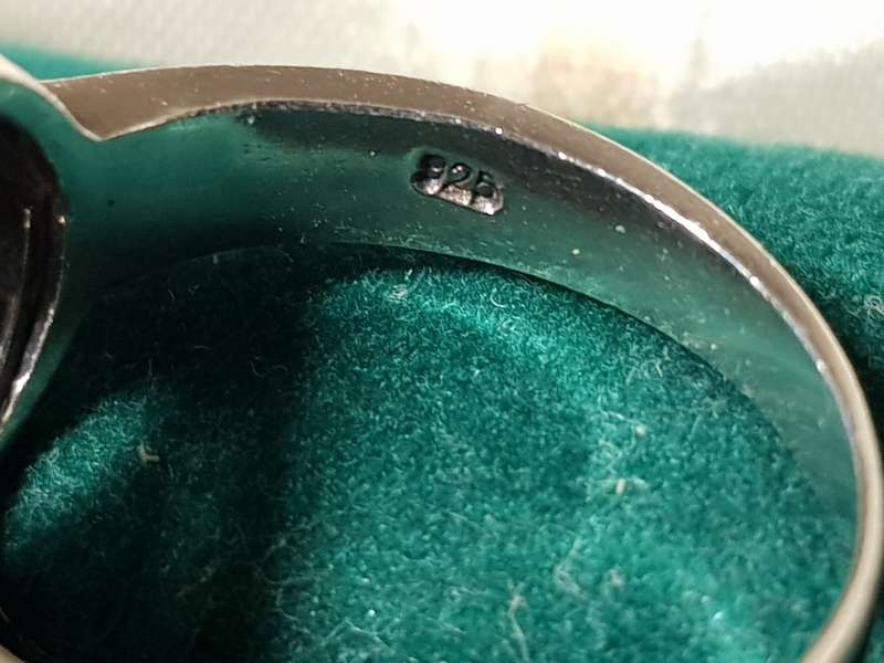Lovely Genuine Solid Sterling Silver Ring In Excellent Condition - [5,49 g]