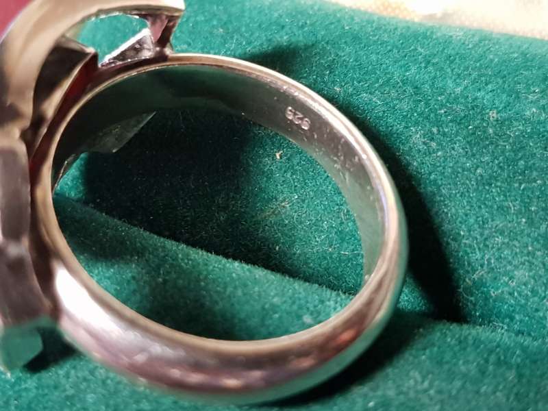 Lovely Genuine Solid Sterling Silver Ring With Gemstone In Excellent Condition - [9.4 g]