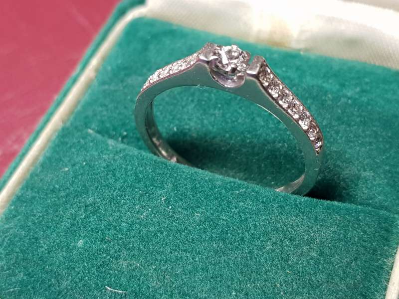 Lovely Genuine Solid Sterling Silver Ring In Excellent Condition - [2,1 g]