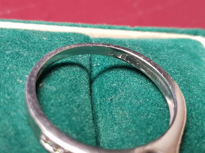Lovely Genuine Solid Sterling Silver Ring In Excellent Condition - [2,1 g]
